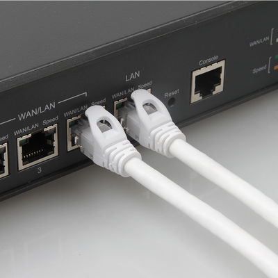 پچ کورد UTP Cat6 سفید 24AWG 7/0.2 ژاکت LSZH PVC با کانکتور RJ45